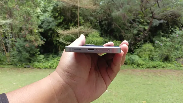 Hands-on panorama (bawah) Samsung Galaxy S25 FE.