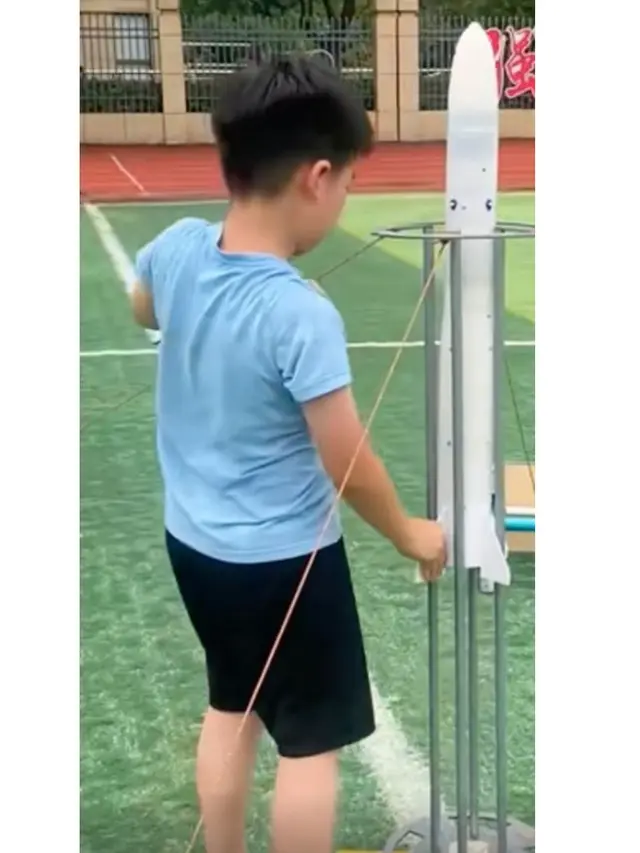 Bocah 11 Tahun Ini Tulis Kode 600 Baris untuk Ciptakan Roket, Dijuluki Rocket Boy