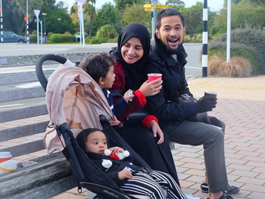 Teuku Wisnu, Shireen Sungkar dan dua buah hatinya. (Instagram/shireensungkar)