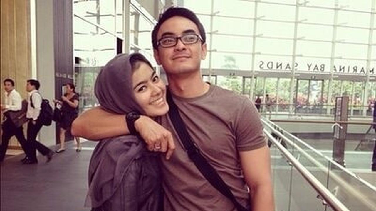 Momen Kenangan Manis Zumi Zola dan Istri
