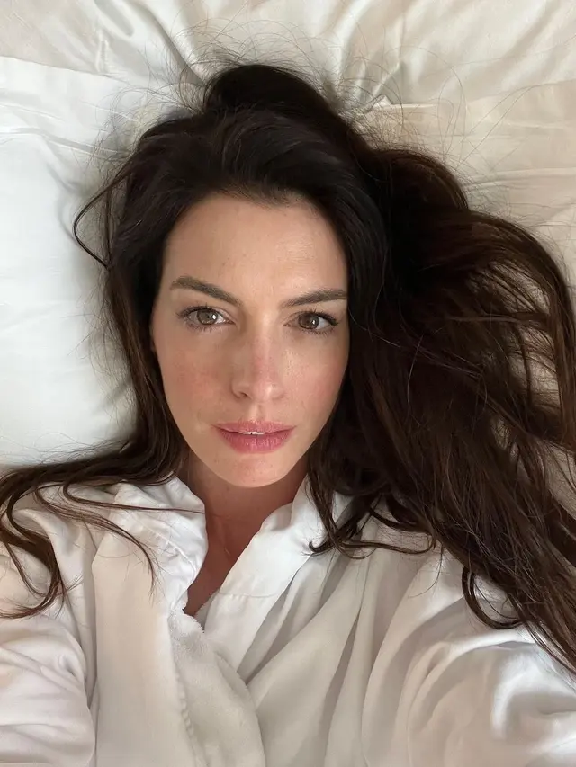 Anne Hathaway (Instagram/annehathaway)