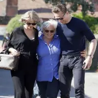 Dalam kesempatan tersebut, Swift dan Tom tak lagi berkencan. Namun melainkan kedua sejoli tersebut turut mengajak ibunda untuk jalan-jalan bersama. (dailymail/Bintang.com)