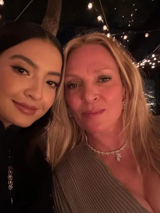 Menikmati waktu di Cannes party, Raline terlihat begitu menikmati. Pesonanya tak kalah memukau dengan deretan selebritas Hollywood.  [Foto: Instagram/ RalineShah]