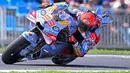 Pembalap Gresini Racing, Marc Marquez memacu motornya saat balapan MotoGP Australia 2024 yang berlangsung di Sirkuit Phillip Island, Australia, Minggu (20/10/2024). (AFP/Paul Crock)