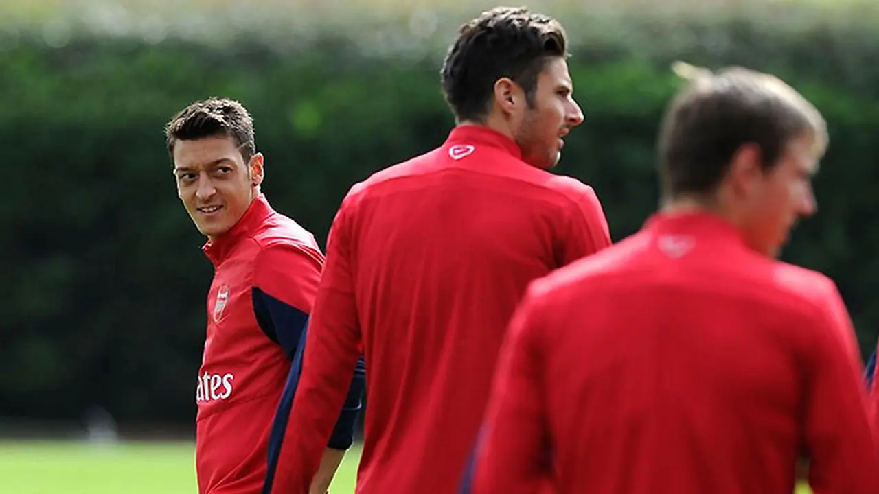 ozil-arsenal-130913b.jpg