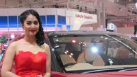 Cewek Imut yang Punya Senyum Menghanyutkan di GIIAS 2015