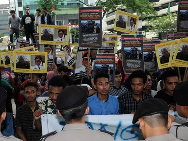 Komisi Pemberantasan Korupsi (KPK) didesak untuk mengusut adanya dugaan korupsi yang dilakukan oleh oknum pejabat di Pemerintah Kabupaten Buru (Pulau Buru), Ambon, Jakarta, Jumat (26/8). (Liputan6.com/Helmi Afandi)