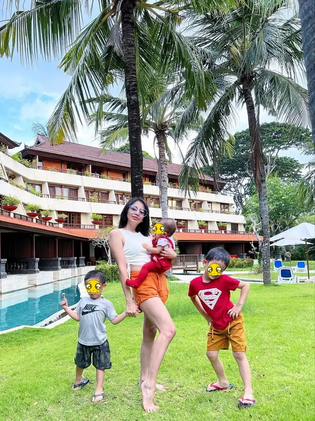6 Potret Seru Liburan Kezia Karamoy di Bali, Beri Kejutan Ultah Suami