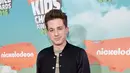 Seperti yang dilansir oleh Aceshowbiz (7/04/16), Charlie Puth menjadi bintang tamu dalam acara yang berjudul 'The Elvis Duran Show'. Charlie menjadi sasaran empuk ketika sang presenter menanyakan kabar kedekatannya dengan Selena Gomez. (AFP/Bintang.com)
