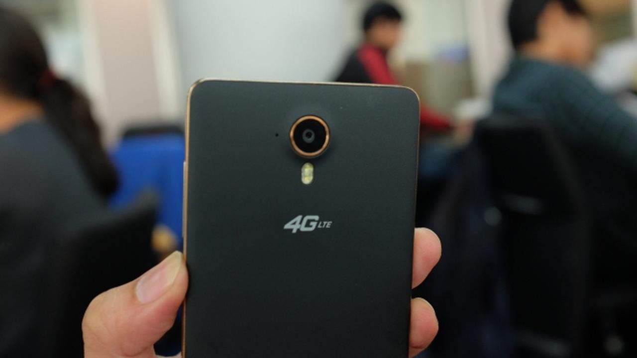 Fisik Andromax R - 9