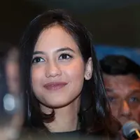 Ditemui saat jumpa pers di XXI Plaza Indonesia, Jakarta Pusat baru-baru ini, aktris 23 tahun ini memuji sosok Chicco Jerikho yang keren, muda, dan memiliki bakat akting yang bagus pula. (Deki Prayoga/Bintang.com)