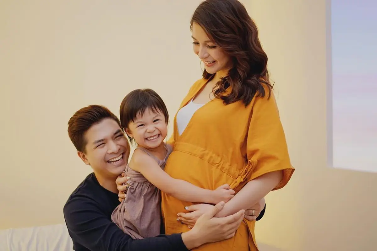 6 Potret Maternity Shoot Chelsea Olivia dan Glenn Alinskie di Rumah, Simpel Penuh Kehangatan