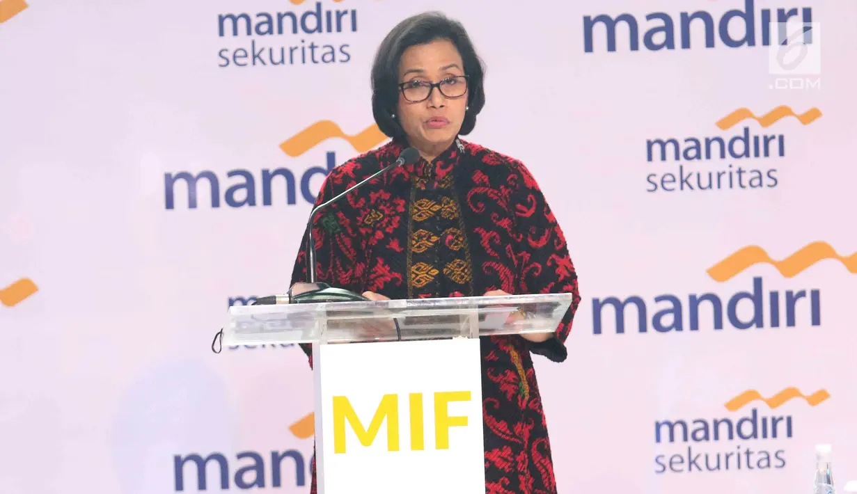 Menkeu Sri Mulyani Indrawati saat memberi pemaparan dalam acara Mandiri Investment Forum (MIF) di Jakarta, Rabu (7/2). Acara ini mengusung tema "Reform and Growth in The Political Years". (Liputan6.com/Angga Yuniar)