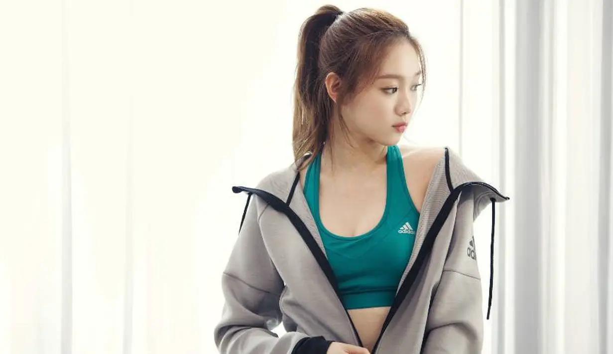 Memang sudah tak perlu diragukan pesona Lee Sung Kyung. Tak hanya bakat di dunia akting, ia juga punya wajah yang cantik menawan. Ia berada di posisi ke-32 di daftar The 100 Most Beautiful Faces of the World. (Foto: allkpop.com)