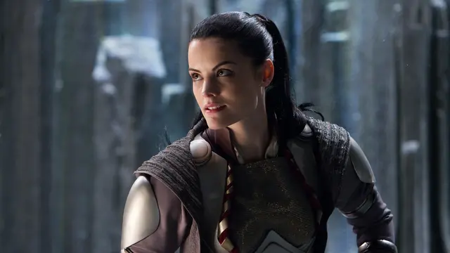 Jaimie Alexander sebagai Sif dalam sekuel Thor: The Dark World, 2012. (IMDb)