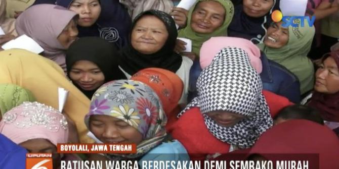 Ratusan Warga Boyolali Rebutan Sembako Murah