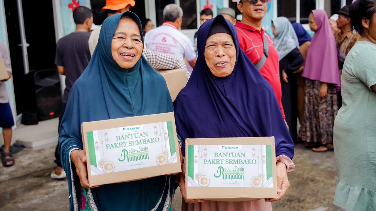 Bertepatan dengan Ramadan, lebih dari 1.000 paket sembako disalurkan melalui salah satu agenda inisiatif sosial tahunan, Roda-Roda Ramadan.