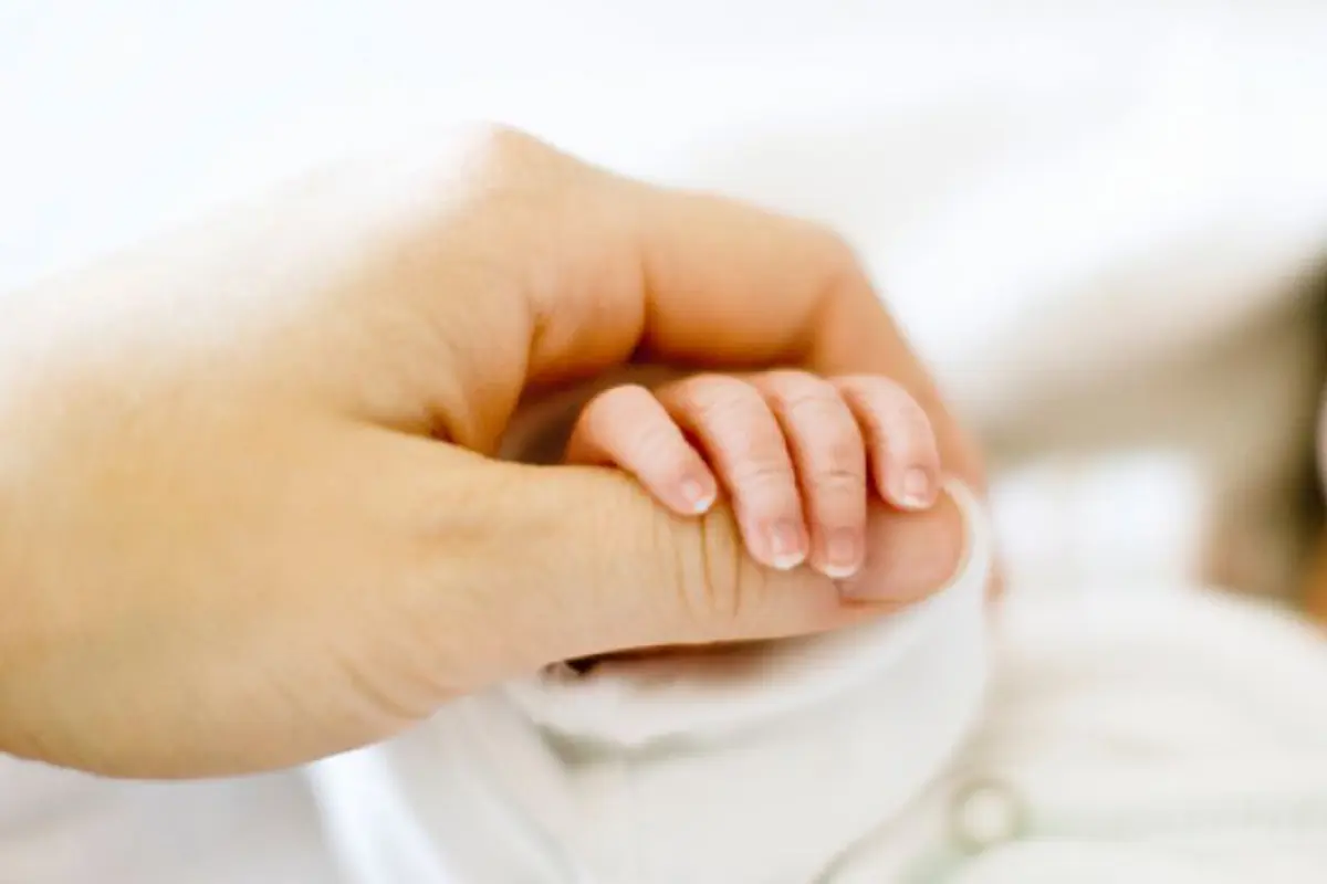 Bayi Prematur Sebesar 'Sumpit' Lahir Selamat