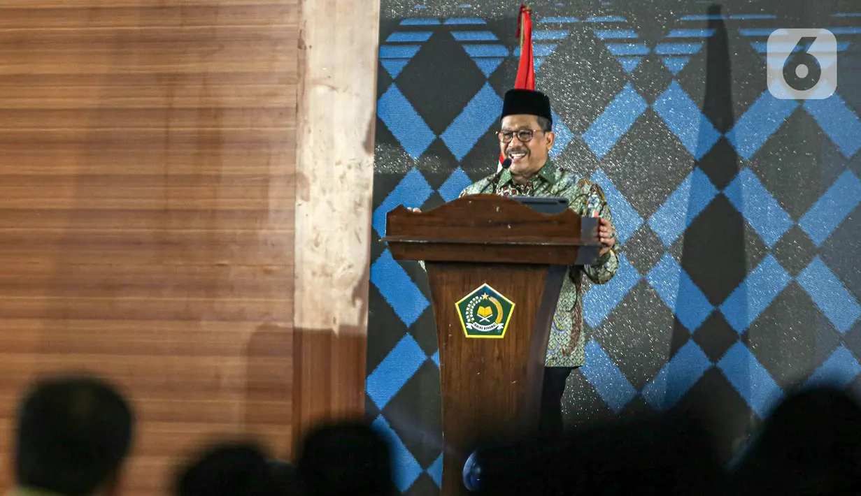 Wakil Menteri Agama DR. H. Zainut Tauhid menyampaikan sambutan saat menghadiri sosialisasi Kampung Zakat Nasional di Jakarta, Kamis (24/11/2022). Kampung Zakat yang berkolaborasi dengan Kemenag, Baznas, LAZ, dan Pemda se-Indonesia untuk pemanfaatan zakat dalam rangka membantu pemerintah dalam pengentasan kemiskinan telah tersebar di 18 titik. (Liputan6.com/Faizal Fanani)