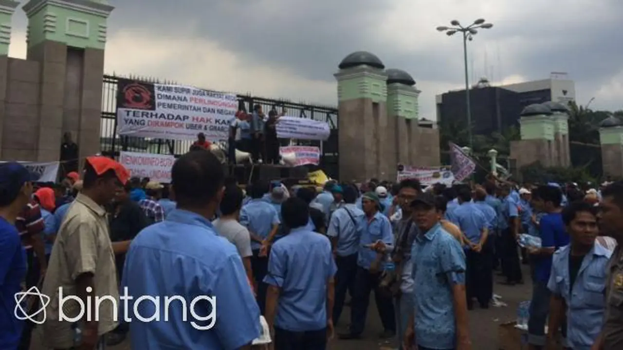 Nyindir Demo Taksi, Netizen Heboh Bagikan Komik Ini di Medsos