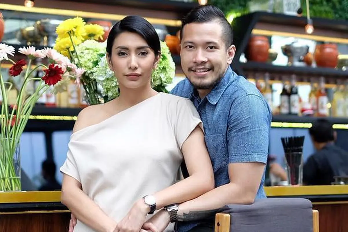 [Bintang] Tyas Mirasih dan Suami