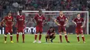 Ekspresi tegang para pemain Liverpool saat babak adu penalti melawan Atletico Madrid di laga final Audi Cup 2017 di Stadion Allianz, Munchen, Rabu (2/8/2017). Atletico Madrid menang 5-4 atas Liverpool melalui babak adu penalti. (AFP/Christof Stache)