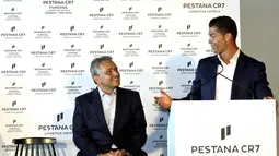 Cristiano Ronaldo memberikan sambutan saat pembukaan hotel barunya 'Pestana Hotel' di Portugal, (22/7/2016). (EPA/Homem De Gouveia)