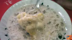 Citizen6, Purwokerto: Es Kombinasi durian ini lezatnya mungkin tidak ada yang bisa menandinginya, jajanan murah meriah tapi syarat gizi hanya ada di depan GOR Satria Purwokerto. (Pengirim: Soetapraja)
