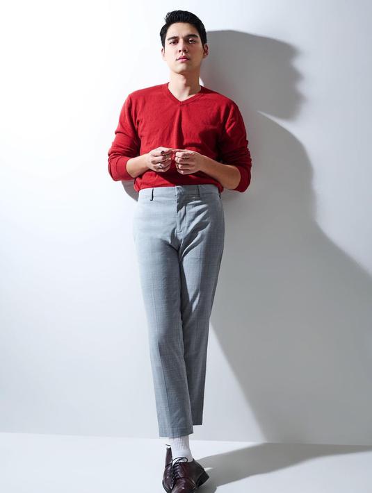 Maxime Bouttier menyebut adu akting dengan dua peraih Piala Oscar adalah mimpi yang jadi nyata. Itu tampak dari unggahan terbarunya di Instagram berupa sesi pemotretan bareng fotografer Karina Yasmine. Menyertai empat foto ini, ia menulis dalam bahasa Inggris, “Mimpi seperti riak sungai yang berubah-ubah saat mengalir dan seorang pemimpi bagaikan kapal yang harus mengikuti kemana arus membawanya.” (Foto: Dok. Instagram @bouttier_maxime)