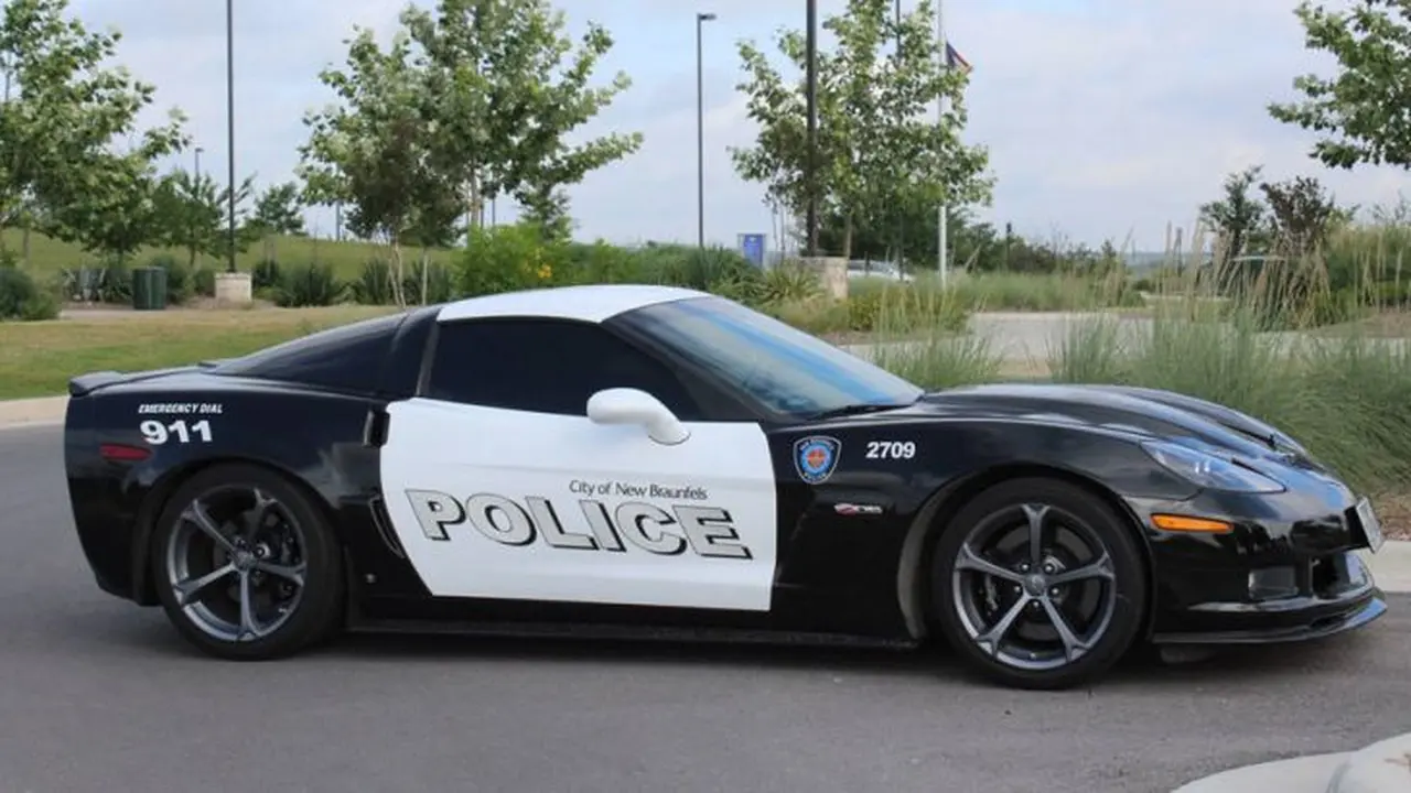 Mobil Mewah Patroli 