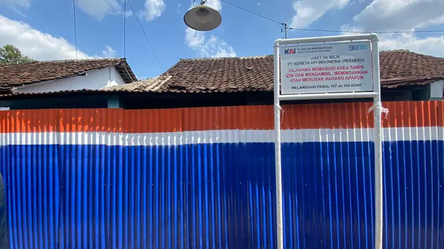KAI memang plang di lokasi aset rumah di Jember. (Istimewa)
