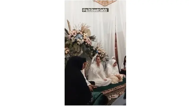 6 Potret Saat Siti Badriah Gelar Pengajian Jelang Pernikahan, Makin Cantik