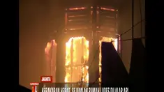 Saat kejadian, rumah mewah tersebut dalam keadaan kosong ditinggal penghuninya yang sedang berlibur.