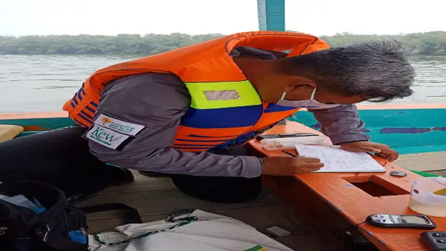 Konservasi Tumbuhan Potensial Pemulih Ekosistem Sungai Brantas