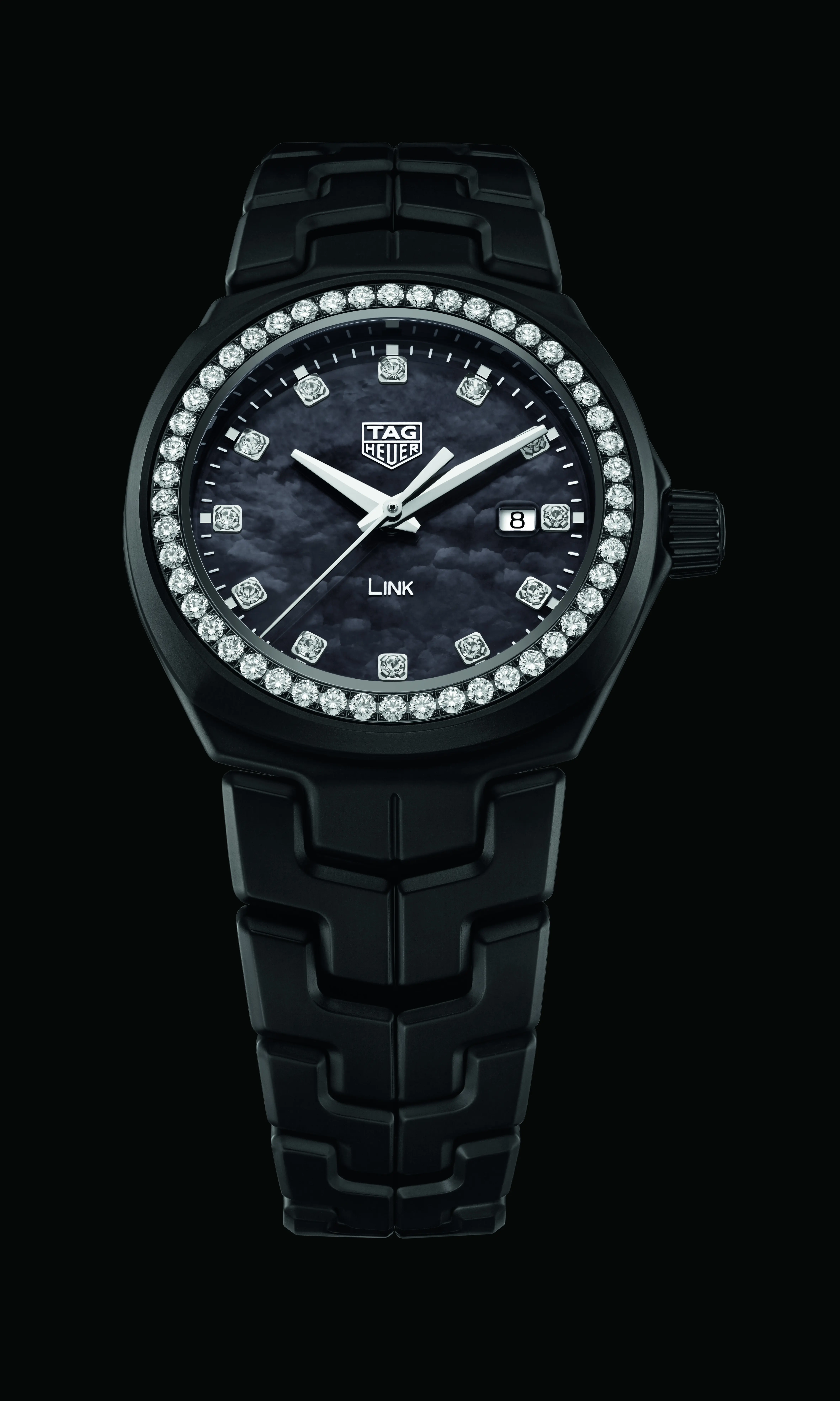 Bella Hadid dan TAG Heuer luncurkan koleksi jam tangan terbatas dan hanya tersedia 500 pieces. (Foto: TAG HEUER. DOK)