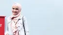 "Alhamdulillah baru dua mingguan (mulai berhijab)," kata Sonya Fatmala di kawasan Tendean, Jakarta Selatan, Senin (14/3/2016). (Andy Masela/Bintang.com)