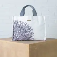 Fold yang memanfaatkan bahan sisa produksi window blind yang sudah tidak terpakai lagi. Sumber foto: Document/Fold.