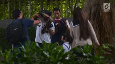 Sejumlah fotografer melakukan sesi foto model di kawasan Bundaran HI,Jakarta, Sabtu (16/6). Di hari kedua lebaran fotografer memanfaatkan jalan kosong untuk hunting model bersama. (Merdeka.com/Imam Buhori)