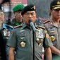 Panglima TNI Jenderal Moeldoko memimpin langsung apel siaga menjelang pelantikan presiden dan wakil presiden terpilih, di Parkir Timur Senayan, Jakarta, (16/10/14). (Liputan6.com/Johan Tallo)