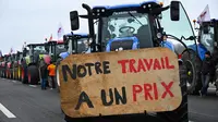 Demo petani dari Meuse dan Moselle di Prancis memblokir jalan raya A4 dekat Jossigny, timur Paris pada 30 Januari 2024. (AFP/Bertrand Guay)