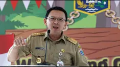  Pemerintah Provinsi DKI Jakarta membidik pemukiman penduduk di Bukit Duri, Jakarta Selatan untuk direlokasi. Tapi, relokasi baru dilakukan setelah pembangunan kembali kawasan Kampung Pulo menjadi kawasan terpadu.