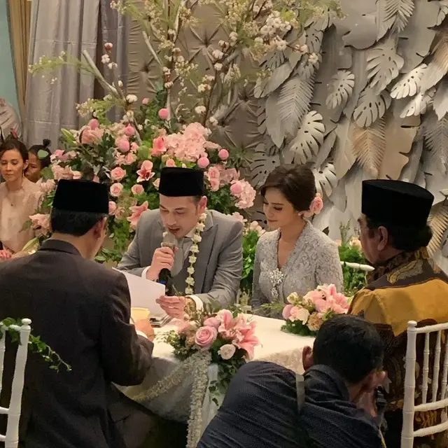 6 Artis yang Gelar Pernikahan di Rumah, Penuh Khidmat Bersama Keluarga