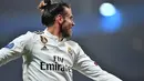 2. Gareth Bale - Bale memiliki rambut yang dapat dibilang panjang. Gaya rambut man bun dipilih Bale agar bisa tampil nyaman di lapangan. (AFP/Joe Klamar)