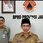 Juru bicara gugus tugas penanganan Covid-19 Jambi, Johansyah (tengah) saat mengonfirmasi pasien positif corona, Senin (30/3/2020). (Liputan6.com/ Humas Pemprov Jambi)