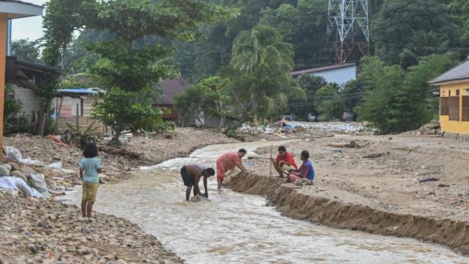Longsor Sibolga: Sungai Aek Godang Dangkal Drastis, Warga Kini Bisa Menyeberang Jalan Kaki