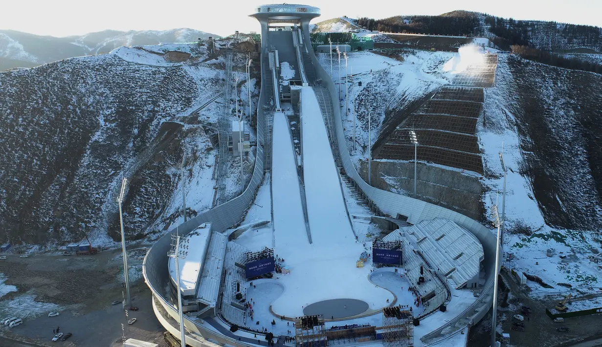 Foto dari udara menunjukkan pemandangan Pusat Ski Jumping Nasional di Chongli, Kota Zhangjiakou, Provinsi Hebei, China, 19 Desember 2020. (Xinhua)
