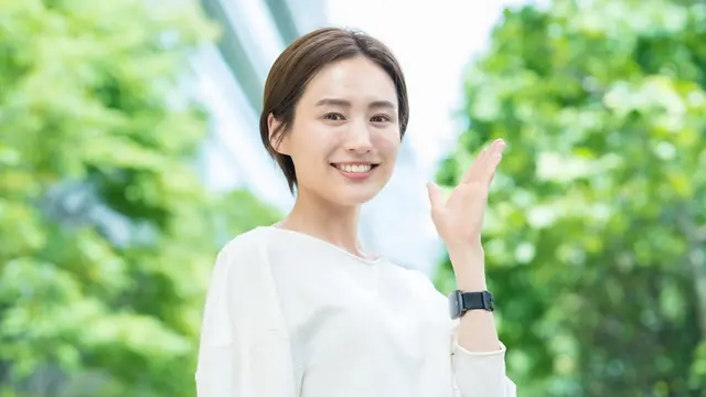 dewasa tersenyum mandiri