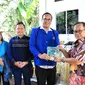 Pelatihan dilakukan mahasiswa Magister Ilmu Komunikasi Politik Universitas Paramadina kepada warga miskin di sekitar Ponpes Darul Futuuh, Harapan Mulya, Kota Bekasi. (Liputan6.com/Bam Sinulingga)
