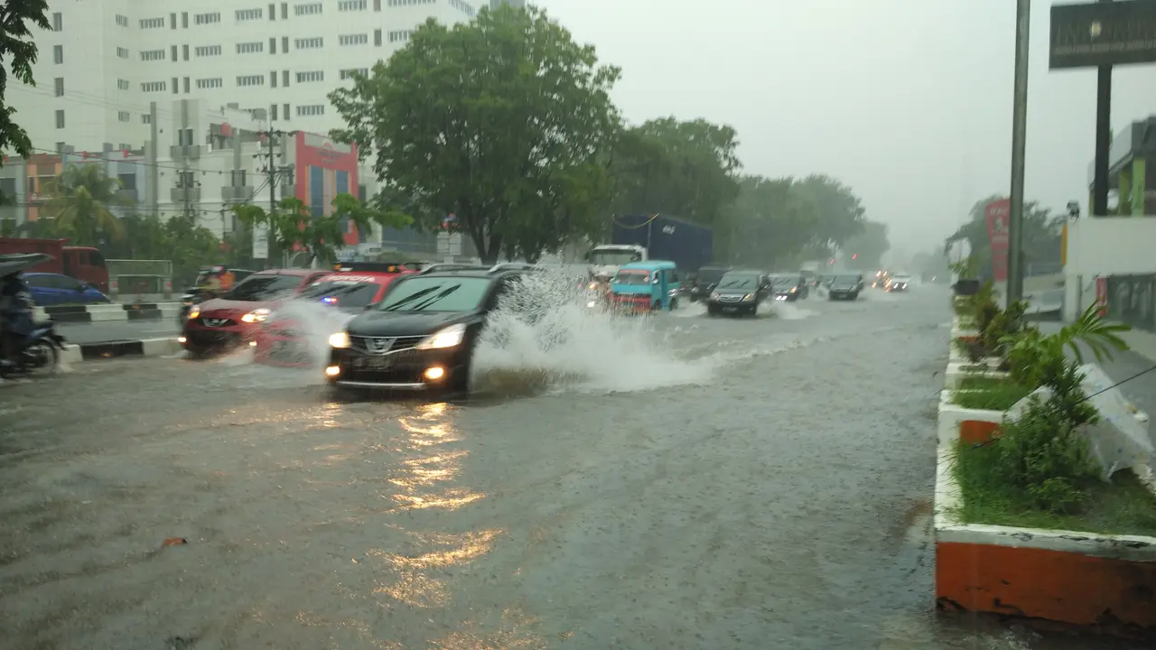 Hujan Semalaman, Kawasan Pantai Losari Tergenang Banjir
