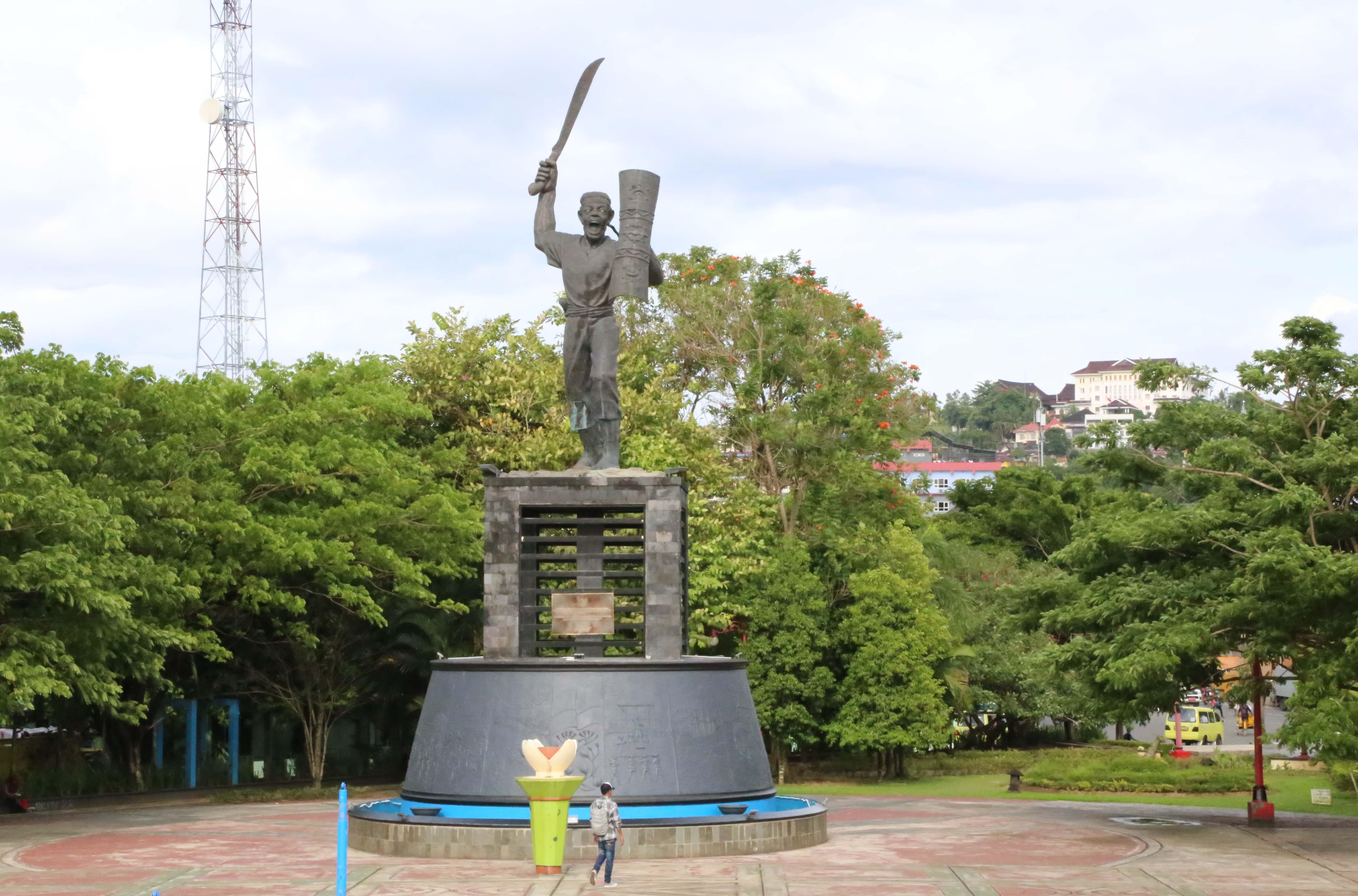 Monumen Pahlawan Nasional Thomas Matulessy atau Kapitan Pattimura di kawasan Pattimura Park, Lapangan Merdeka Ambon, Maluku. (Liputan6.com/Abdul Karim)